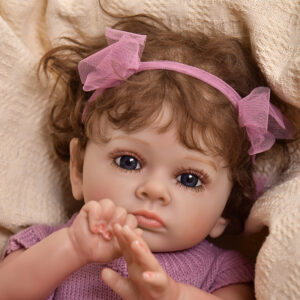 Bebê Reborn com cabelo implantado fio a fio Realista
