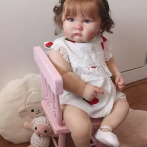 Boneca Reborn com Corpo de Pano e Detalhes que Imitam um Bebê Real